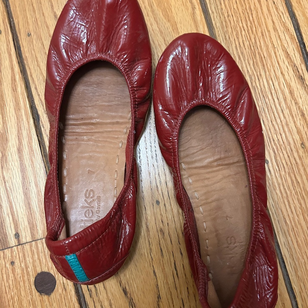 Patent red leather tieks